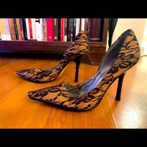 Vintage Guess 7.5 heels nude with black lace overlay